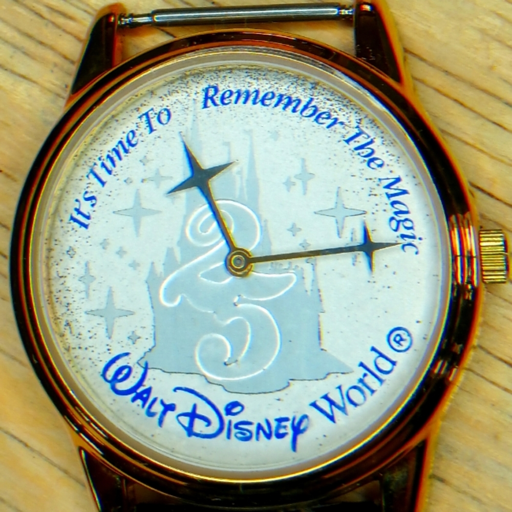 X Disney 25th anniversary of Walt Disney world. 2 hand quartz 1997 thank you